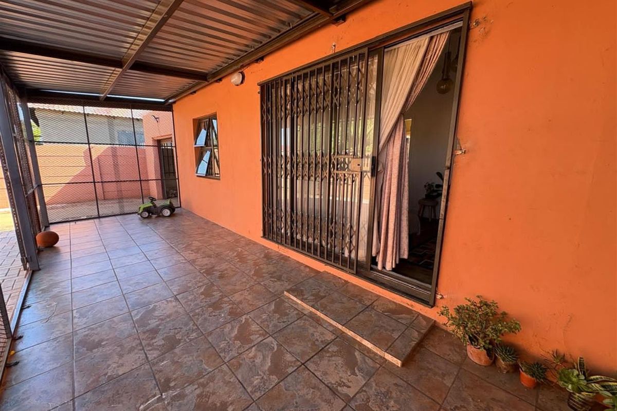 Two bedroom home in Riviera - Photo 2