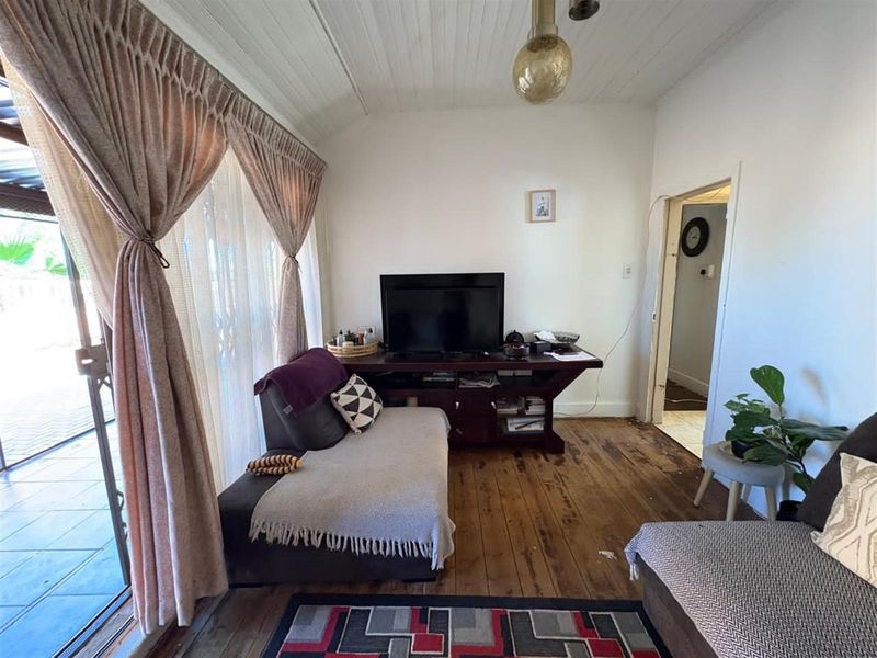 Two bedroom home in Riviera - Photo 4