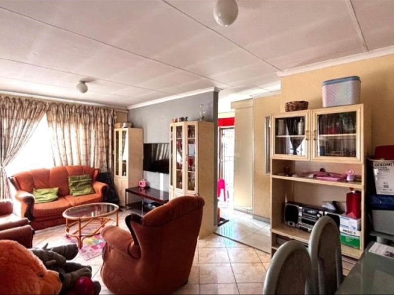 House For Sale in Birch Acres, Kempton Park - Photo 6