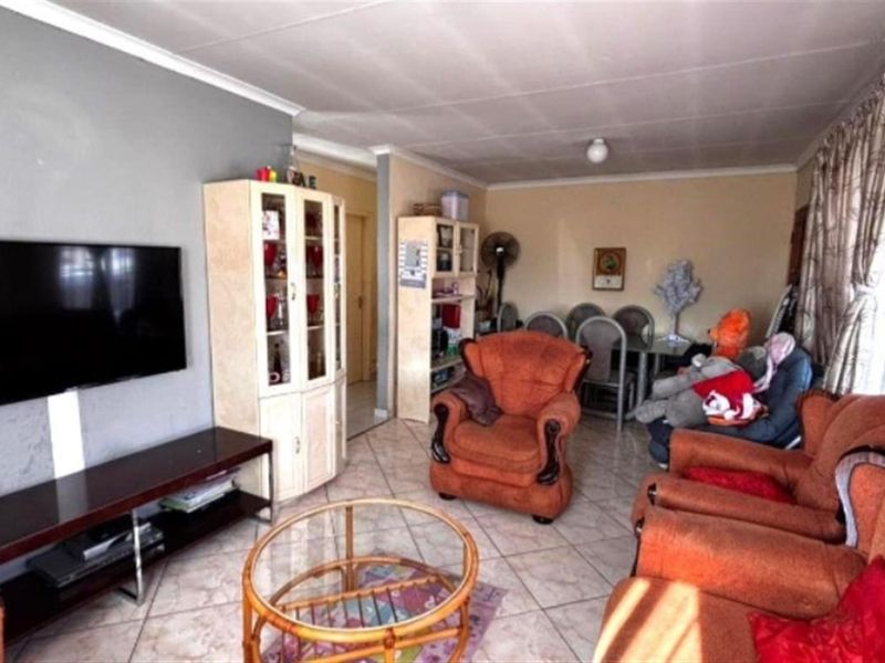 House For Sale in Birch Acres, Kempton Park - Photo 5