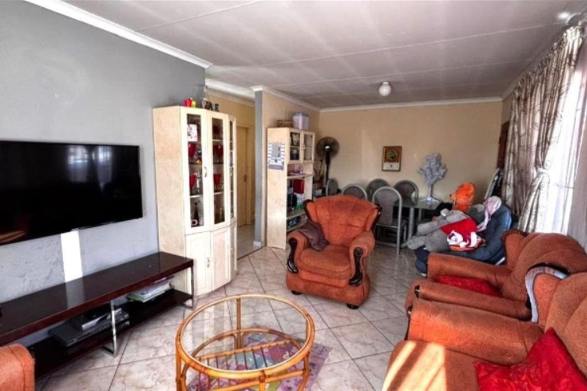 House For Sale in Birch Acres, Kempton Park - Photo 5