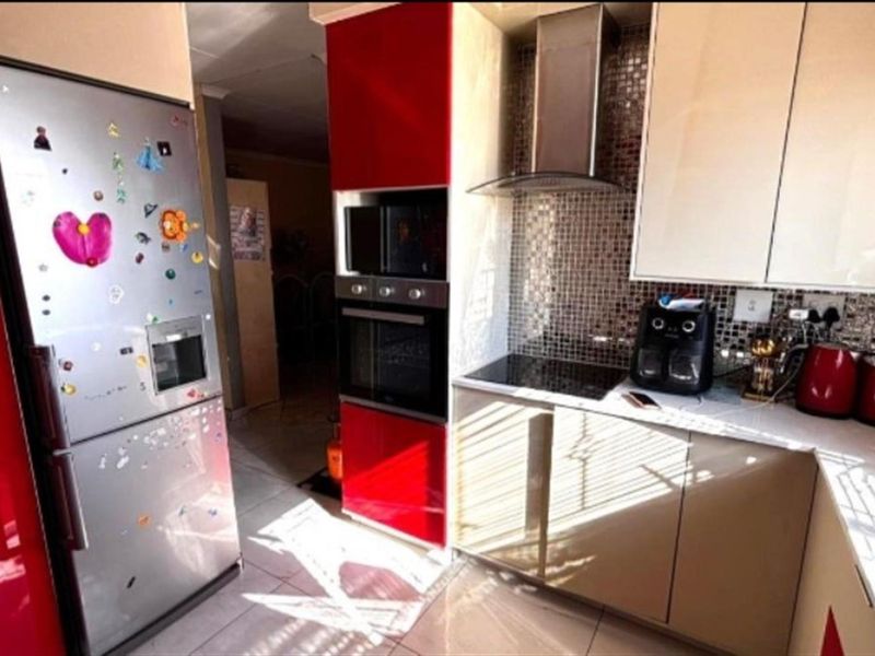 House For Sale in Birch Acres, Kempton Park - Photo 4