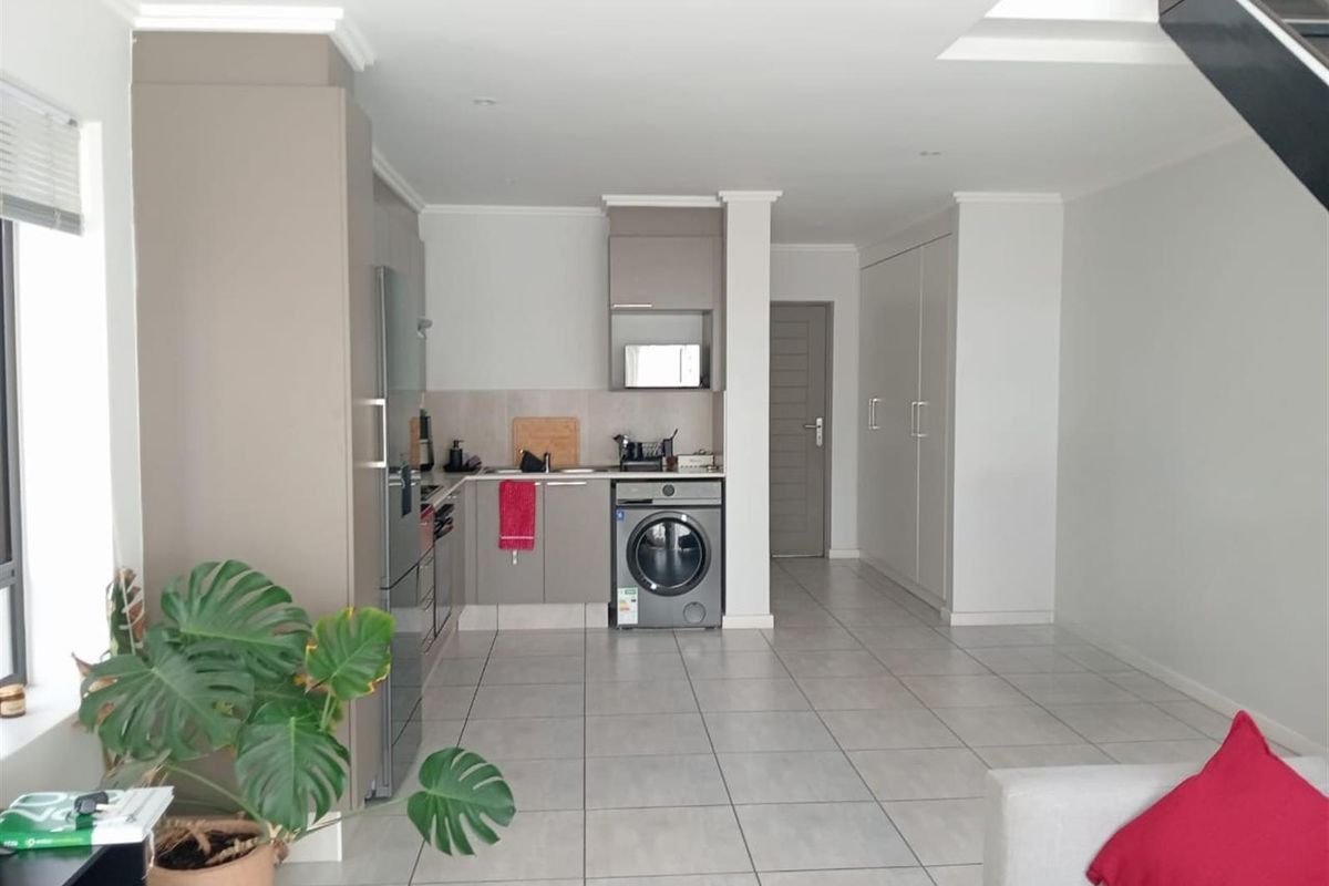 1 BEDROOM Apartment For Sale in Fourways, Sandton - Photo 3