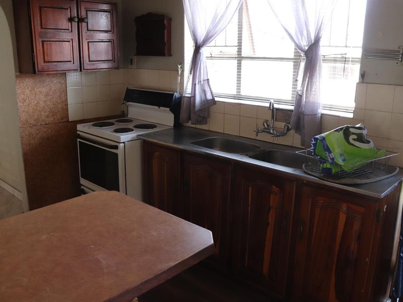 Move-In Ready Family Home with Exceptional Security and Space - Secunda - Photo 8