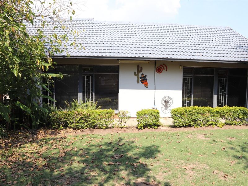 Move-In Ready Family Home with Exceptional Security and Space - Secunda - Photo 2