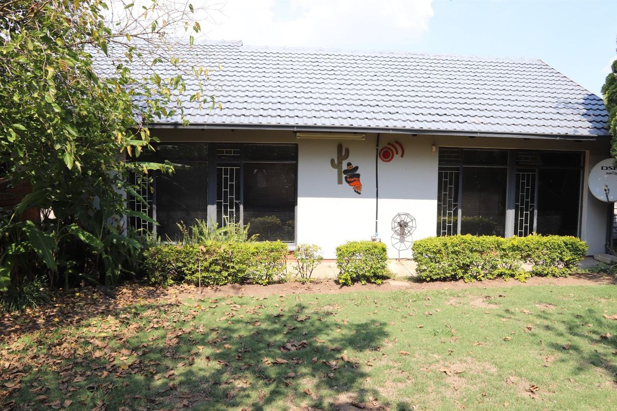 Move-In Ready Family Home with Exceptional Security and Space - Secunda - Photo 2