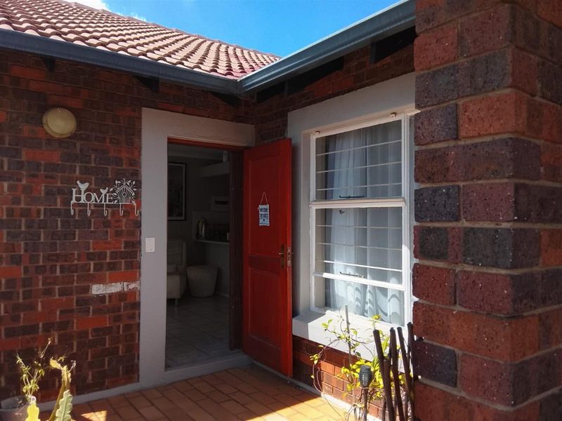 Apartment For sale Glen Marais - Photo 2