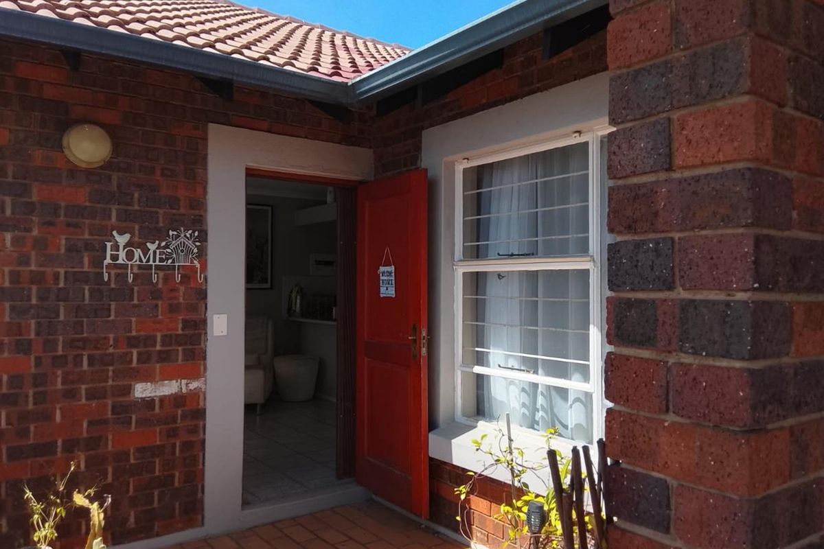 Apartment For sale Glen Marais - Photo 2