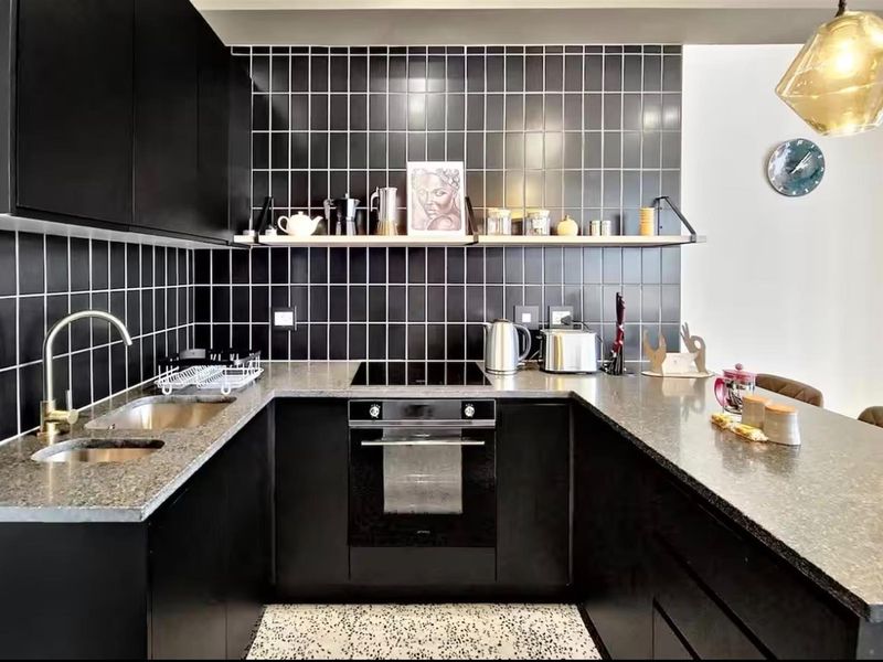 Apartment To Rent in Cape Town City Centre, Cape Town - Photo 3