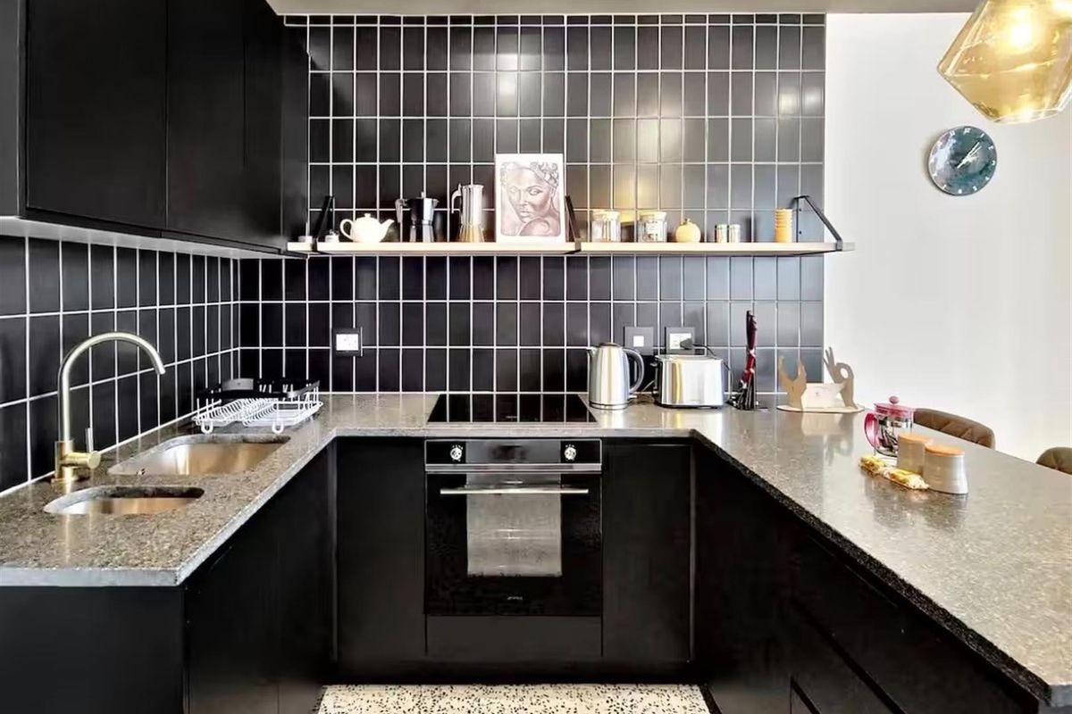 Apartment To Rent in Cape Town City Centre, Cape Town - Photo 3