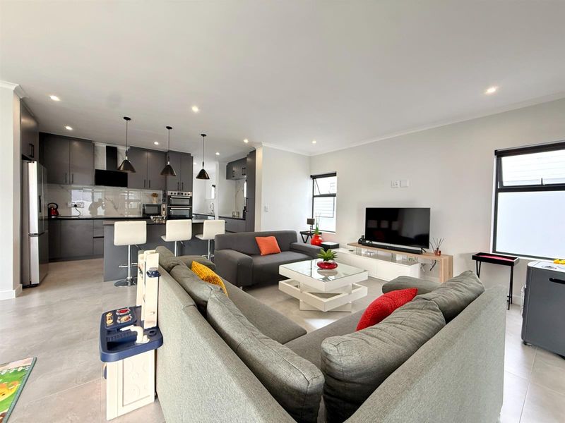 Brand New Double-Storey Four Bedroom Home in Sandown - Photo 9