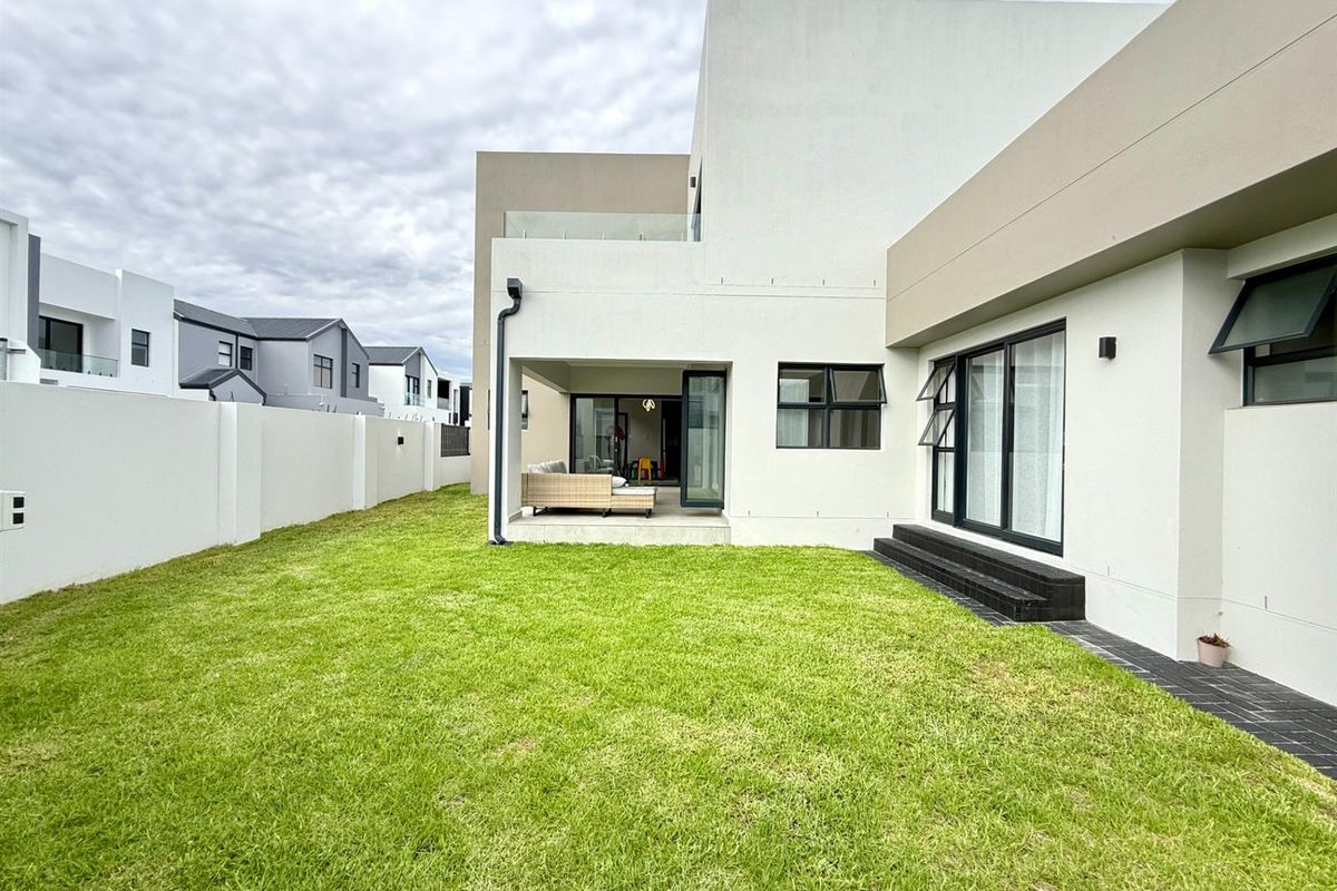 Brand New Double-Storey Four Bedroom Home in Sandown - Photo 3