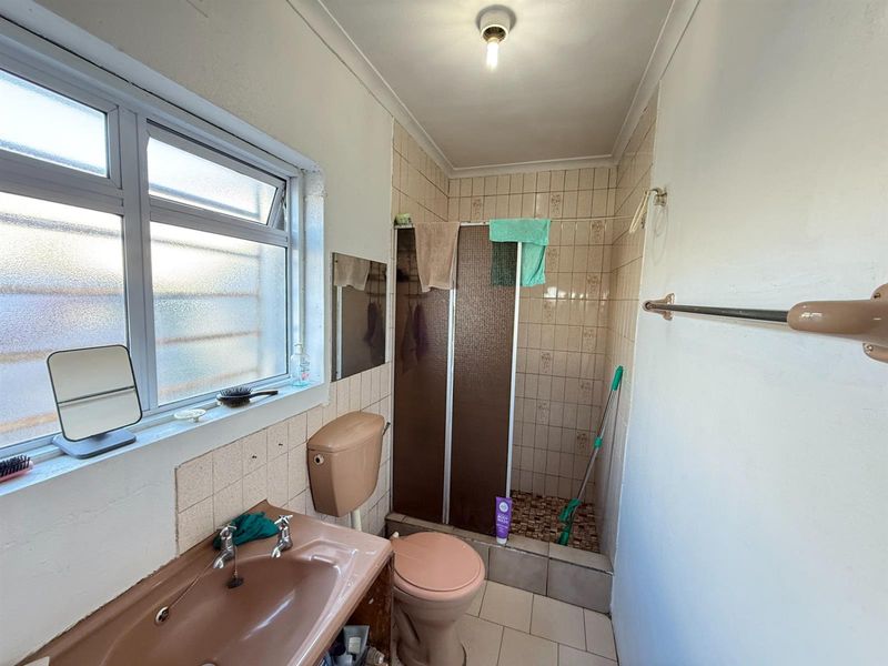 3 Bedroom Family Home with Flatlet and Income Potential in Balhar - Photo 8