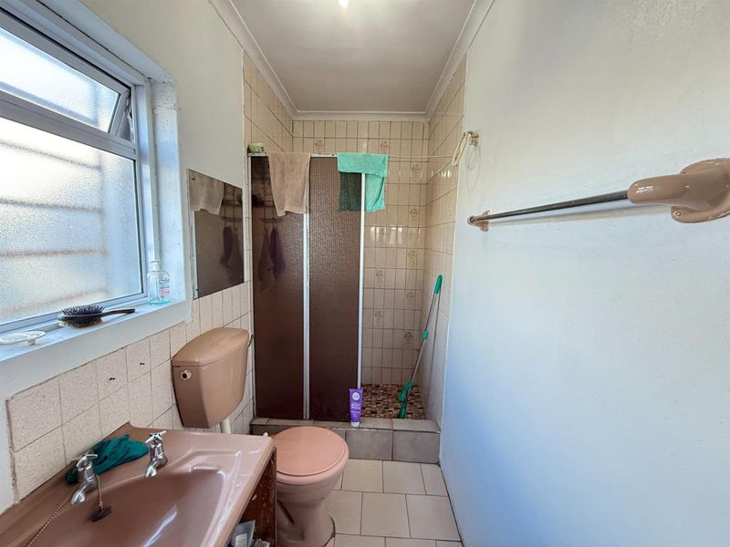 3 Bedroom Family Home with Flatlet and Income Potential in Balhar - Photo 7