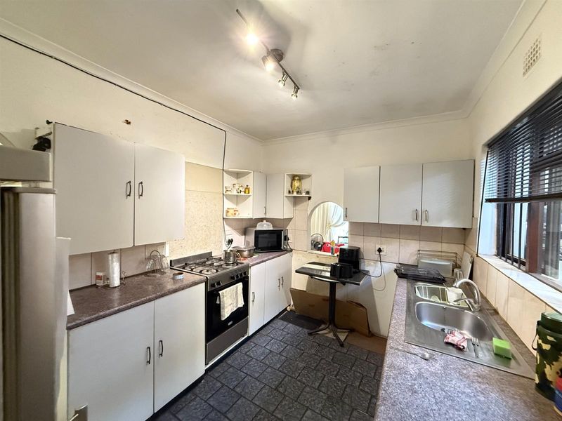 3 Bedroom Family Home with Flatlet and Income Potential in Balhar - Photo 3