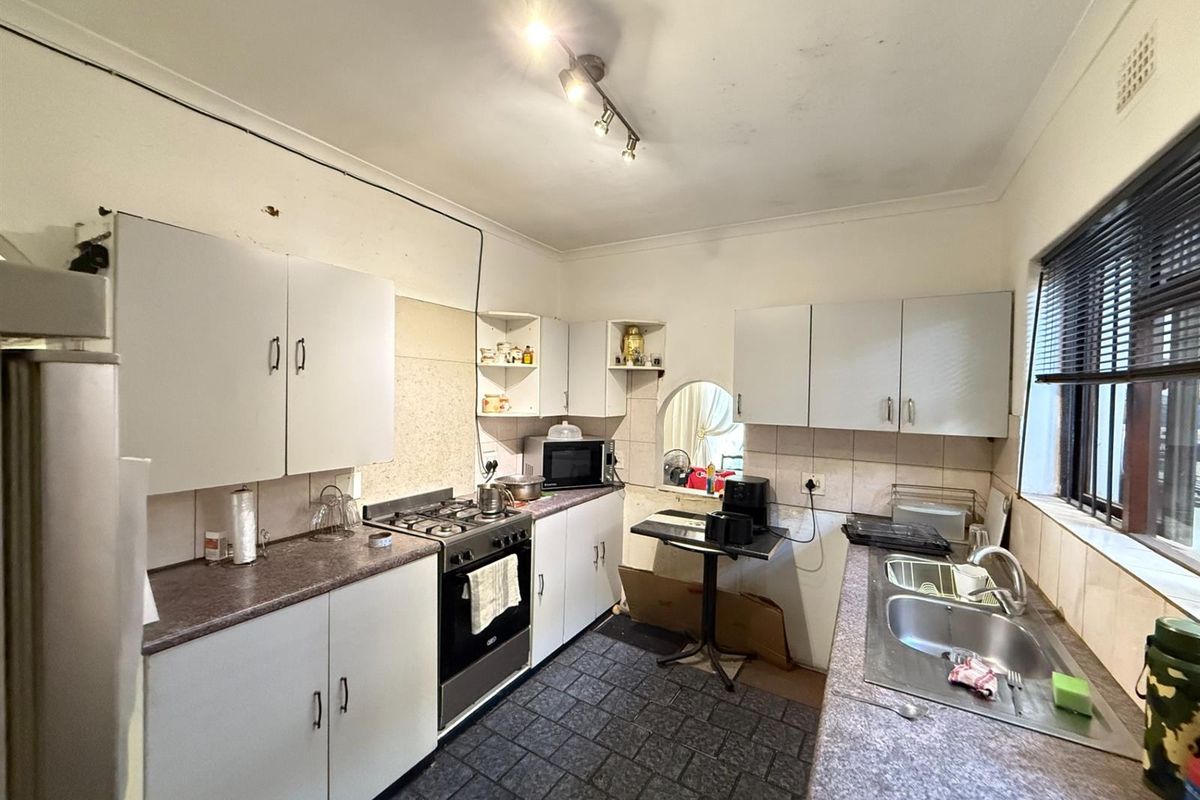 3 Bedroom Family Home with Flatlet and Income Potential in Balhar - Photo 3