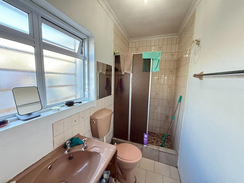 3 Bedroom Family Home with Flatlet and Income Potential in Balhar - Photo 6