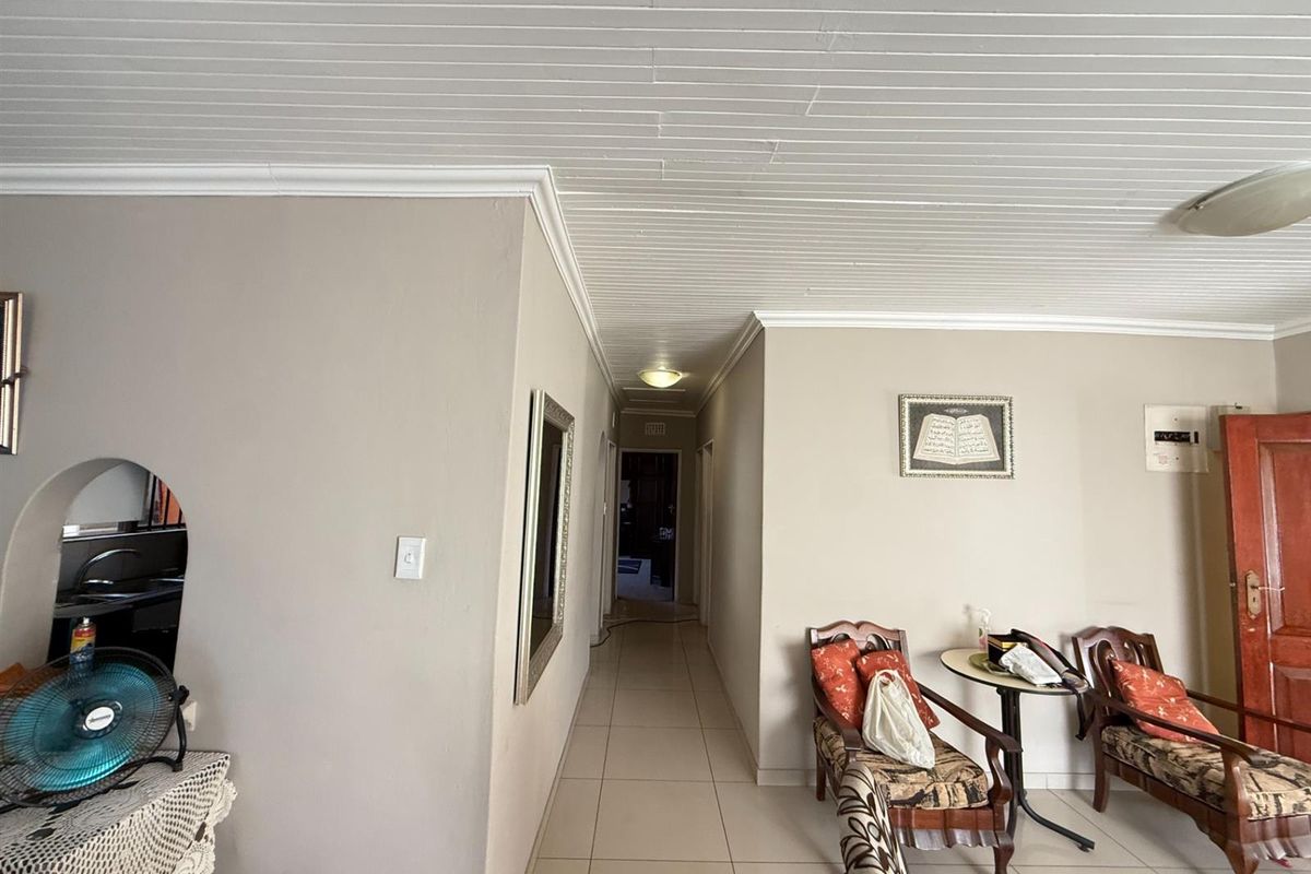 3 Bedroom Family Home with Flatlet and Income Potential in Balhar - Photo 5