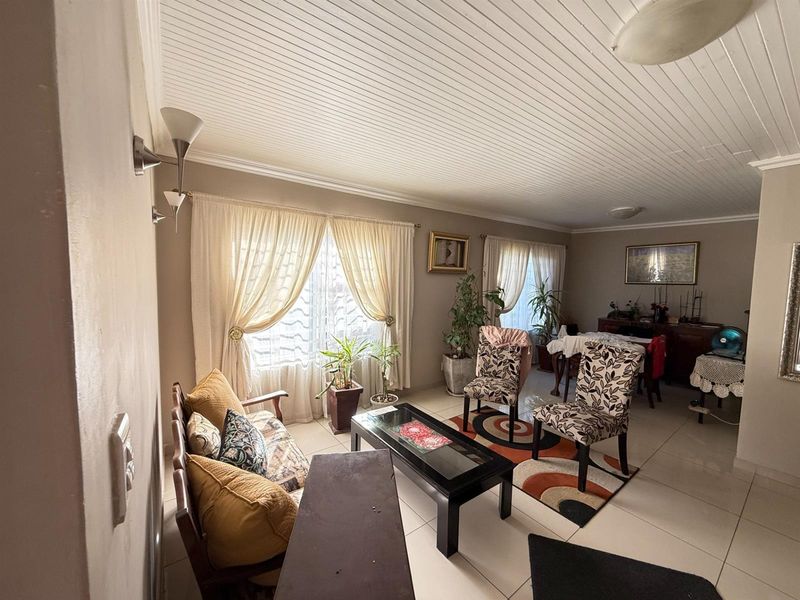 3 Bedroom Family Home with Flatlet and Income Potential in Balhar - Photo 4