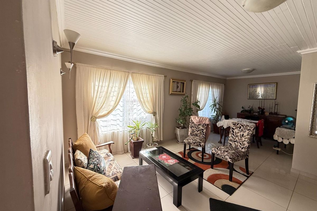 3 Bedroom Family Home with Flatlet and Income Potential in Balhar - Photo 4