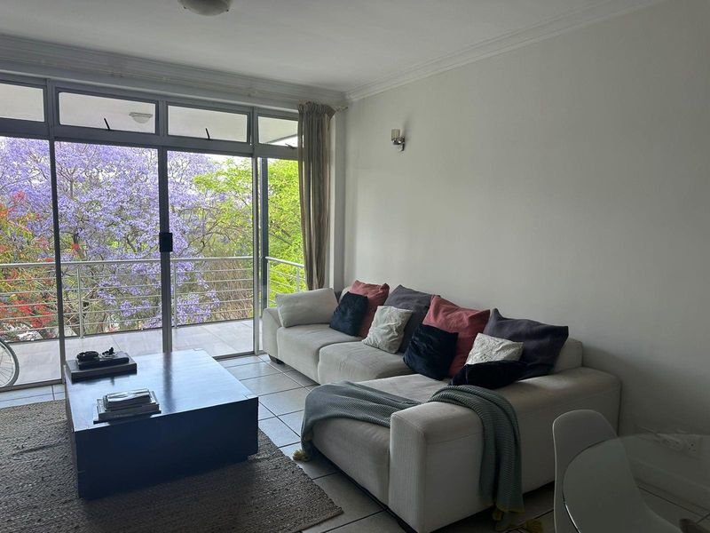 Spacious 1-Bedroom Apartment with Treetop Views in Secure Setting - Photo 2