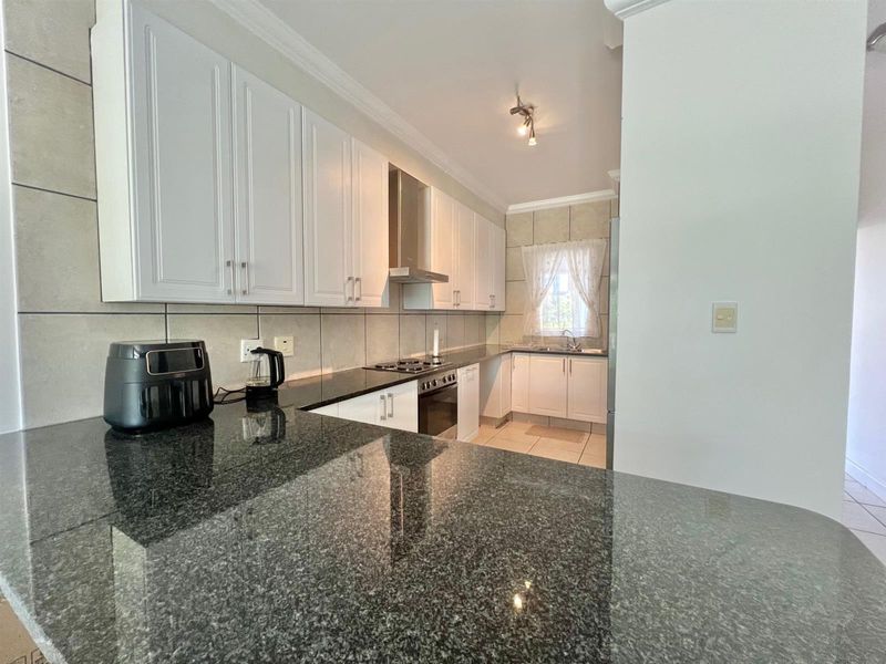 Spacious 1-Bedroom Apartment with Treetop Views in Secure Setting - Photo 4