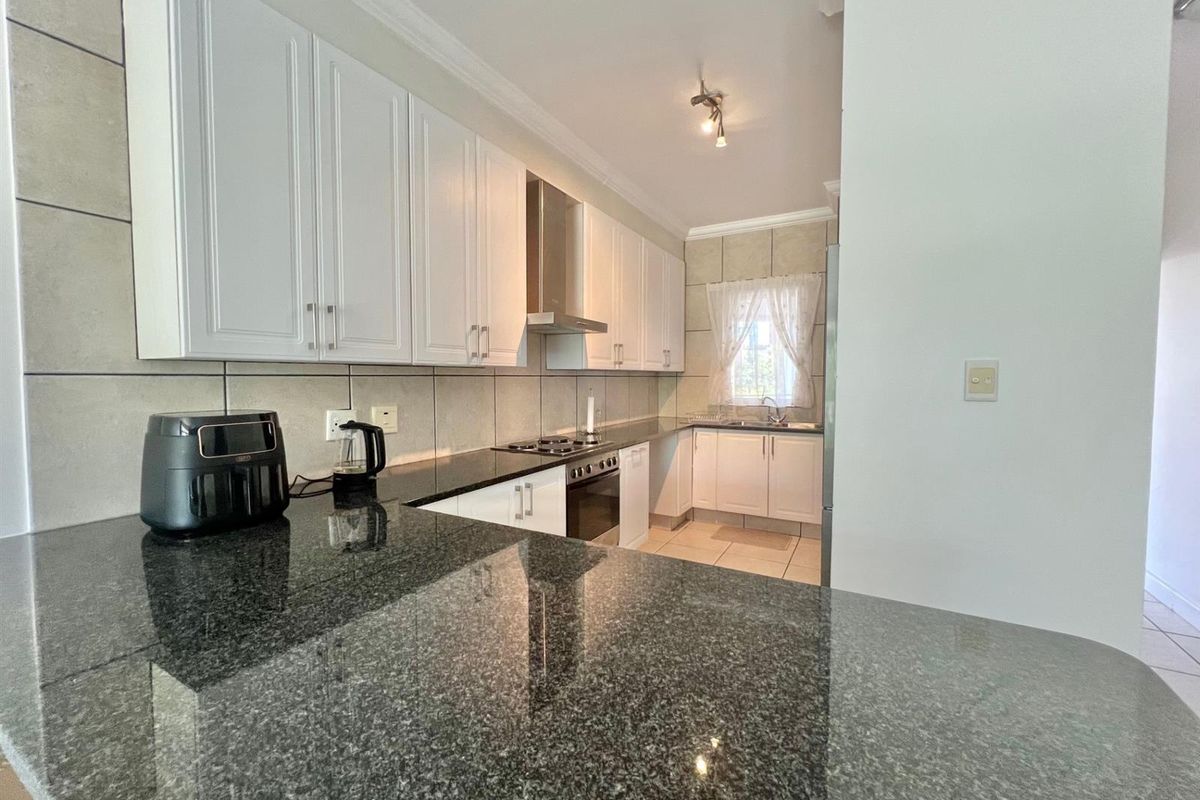 Spacious 1-Bedroom Apartment with Treetop Views in Secure Setting - Photo 4