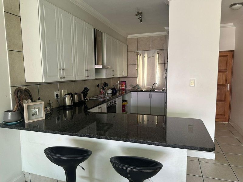 Spacious 1-Bedroom Apartment with Treetop Views in Secure Setting - Photo 5