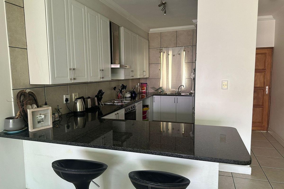 Spacious 1-Bedroom Apartment with Treetop Views in Secure Setting - Photo 5