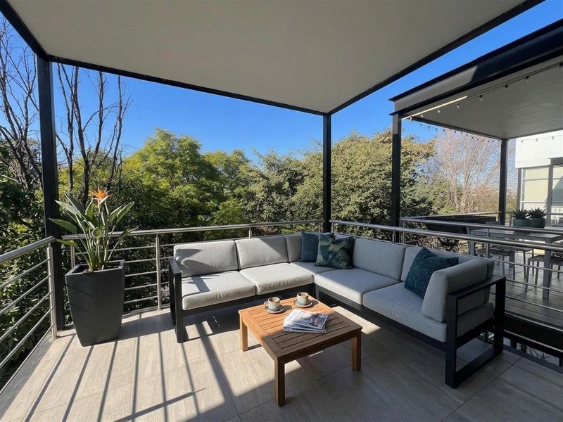 Spacious 1-Bedroom Apartment with Treetop Views in Secure Setting - Photo 3