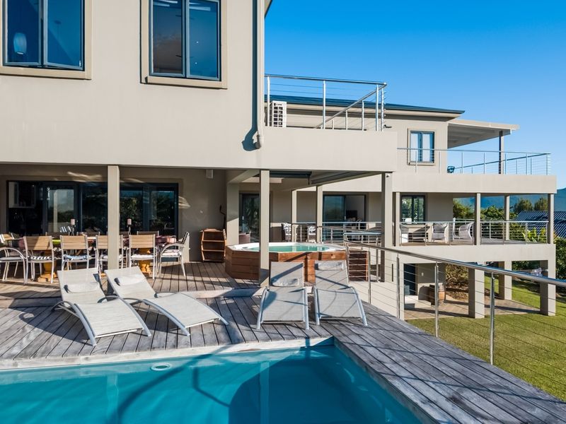 5 Bedroom home in Knysna Heights - Photo 1