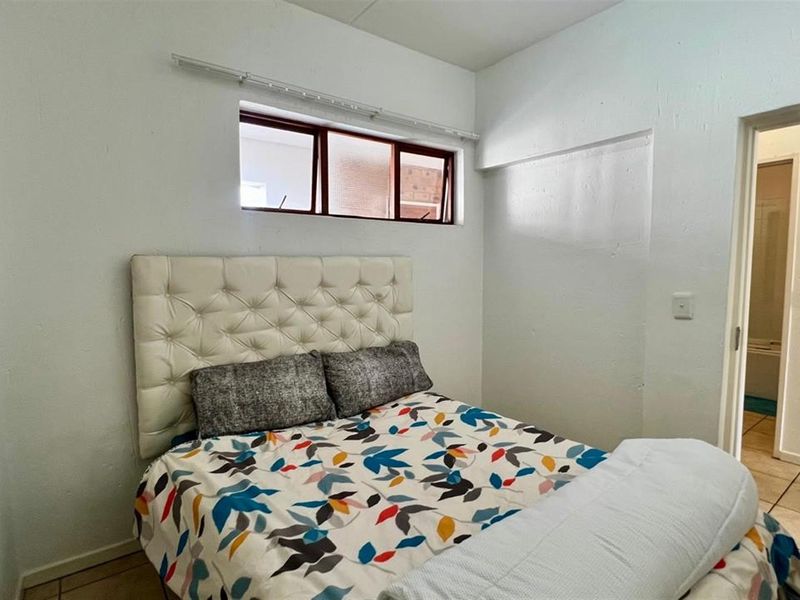 2bed 1bath - Third floor apartment - Photo 7