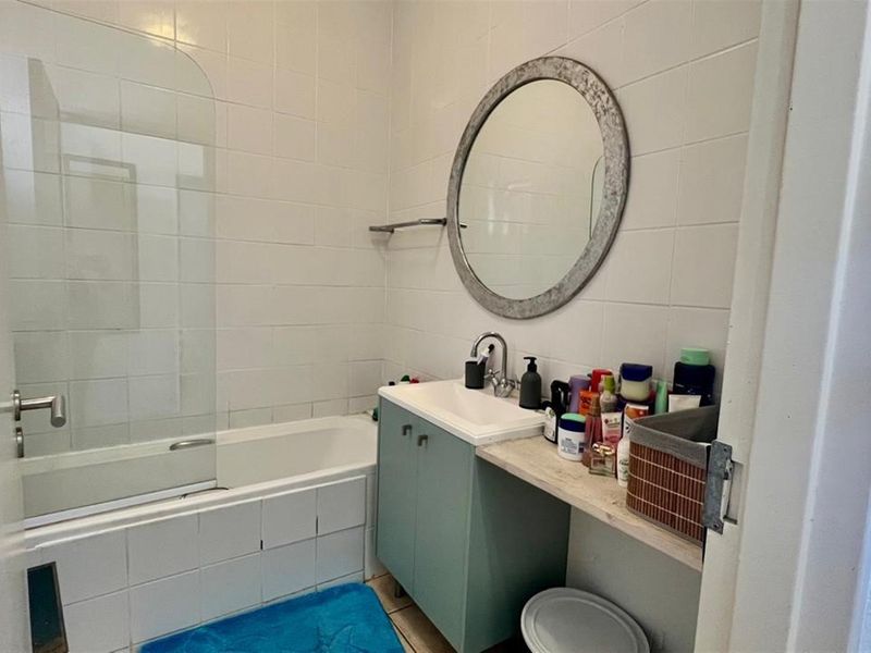 2bed 1bath - Third floor apartment - Photo 9