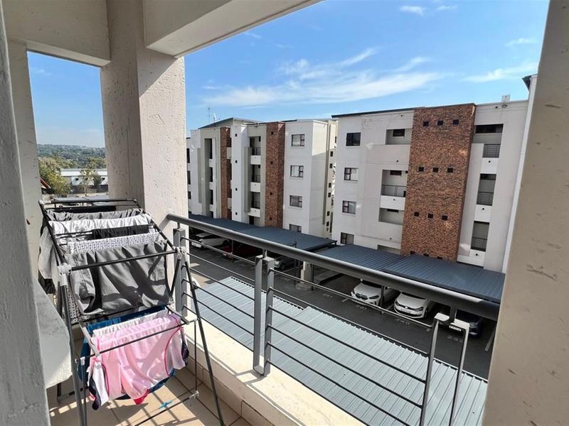 2bed 1bath - Third floor apartment - Photo 6