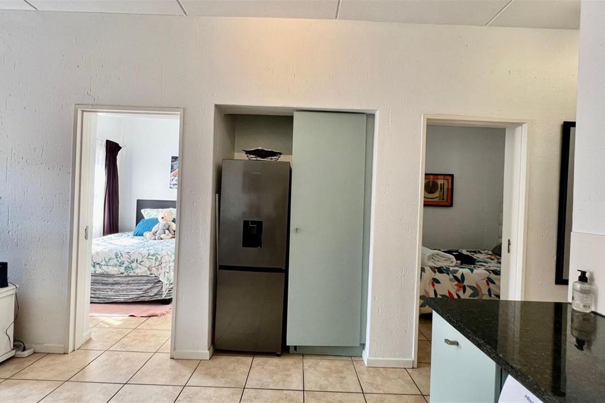 2bed 1bath - Third floor apartment - Photo 4