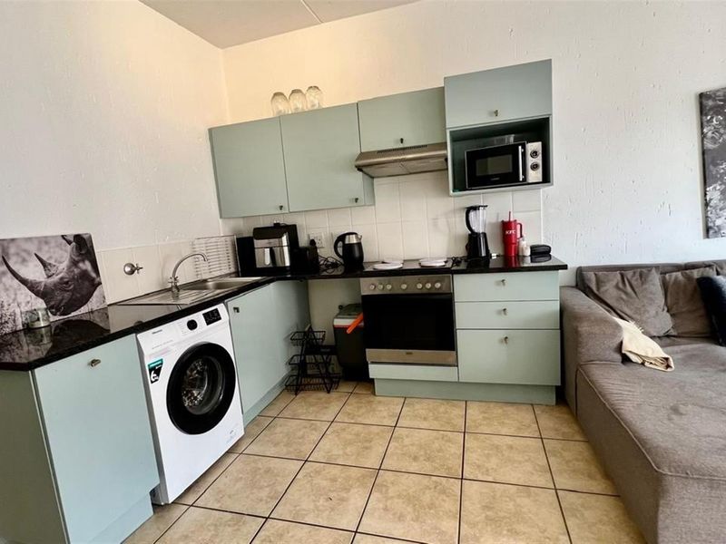 2bed 1bath - Third floor apartment - Photo 2