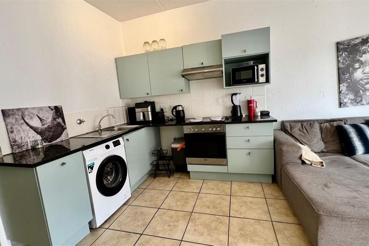 2bed 1bath - Third floor apartment - Photo 2