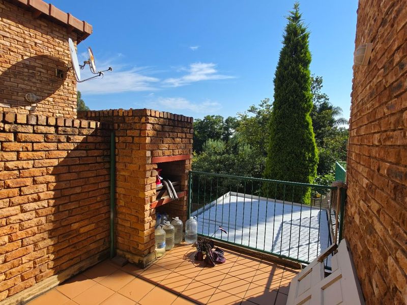 Apartment To Rent in Wilro Park, Roodepoort - Photo 1