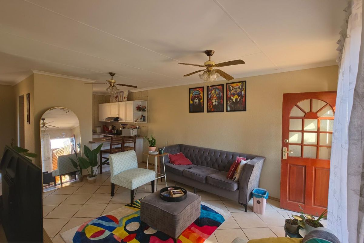 Apartment To Share in Wilro Park, Roodepoort - Photo 3