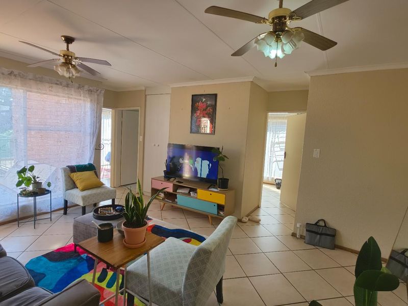 Apartment To Share in Wilro Park, Roodepoort - Photo 4