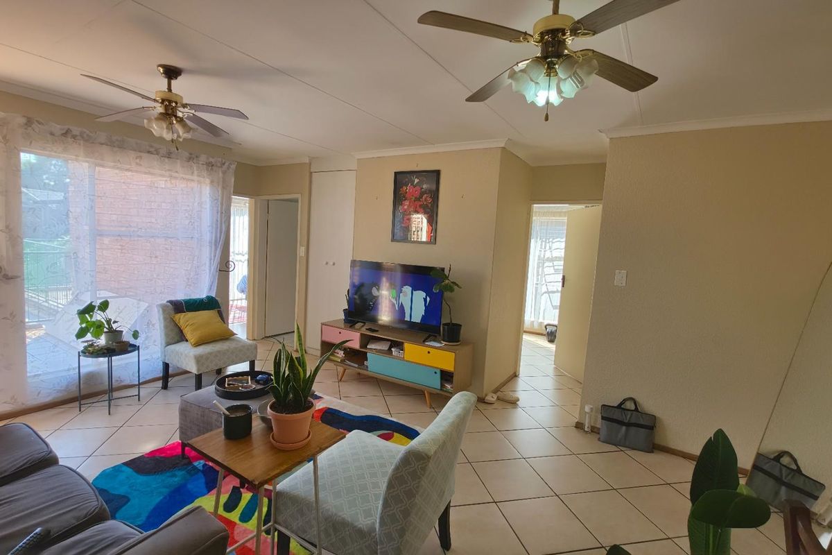 Apartment To Share in Wilro Park, Roodepoort - Photo 4