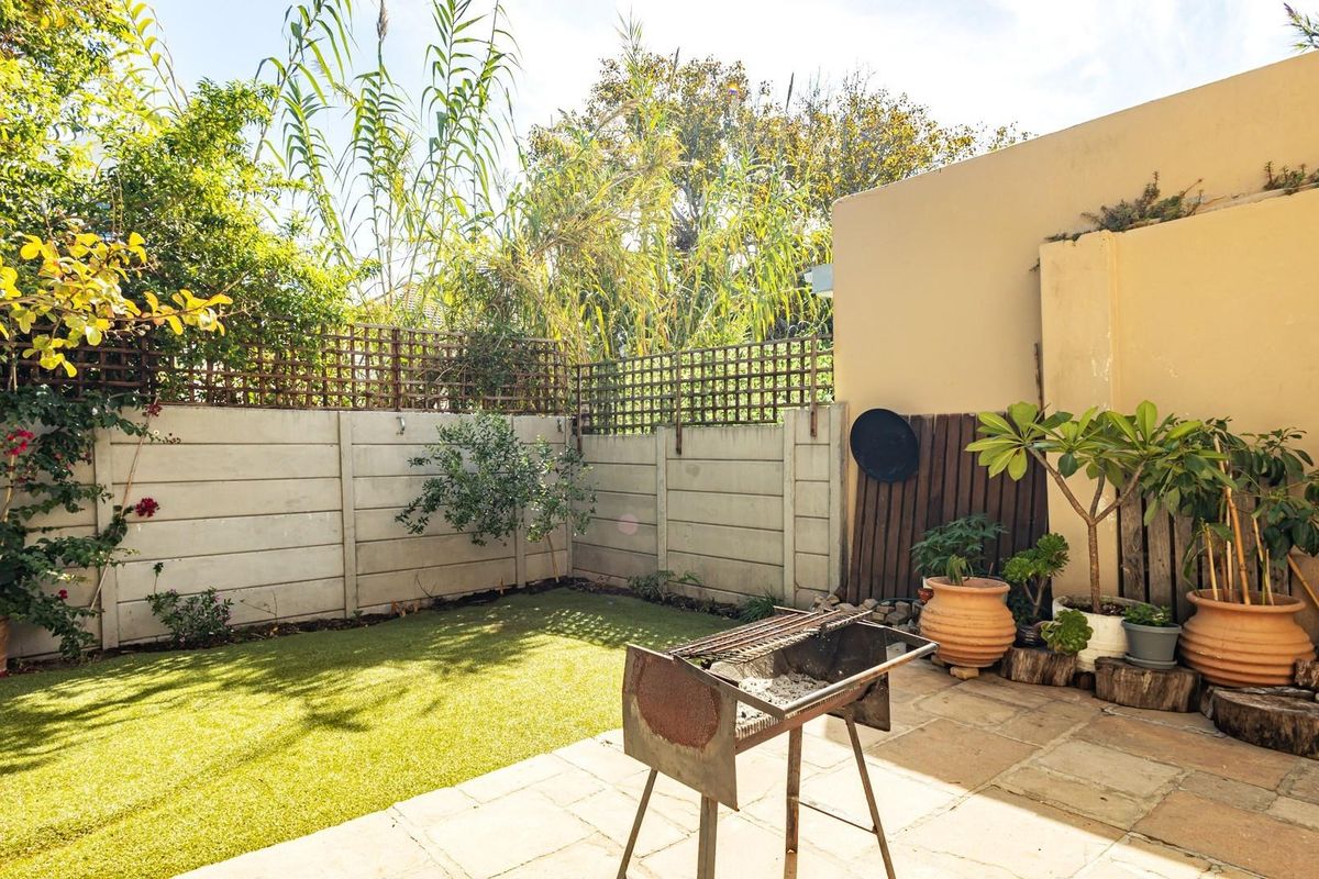 3 Bed Townhouse For Sale in Diep River, Cape Town - Photo 4