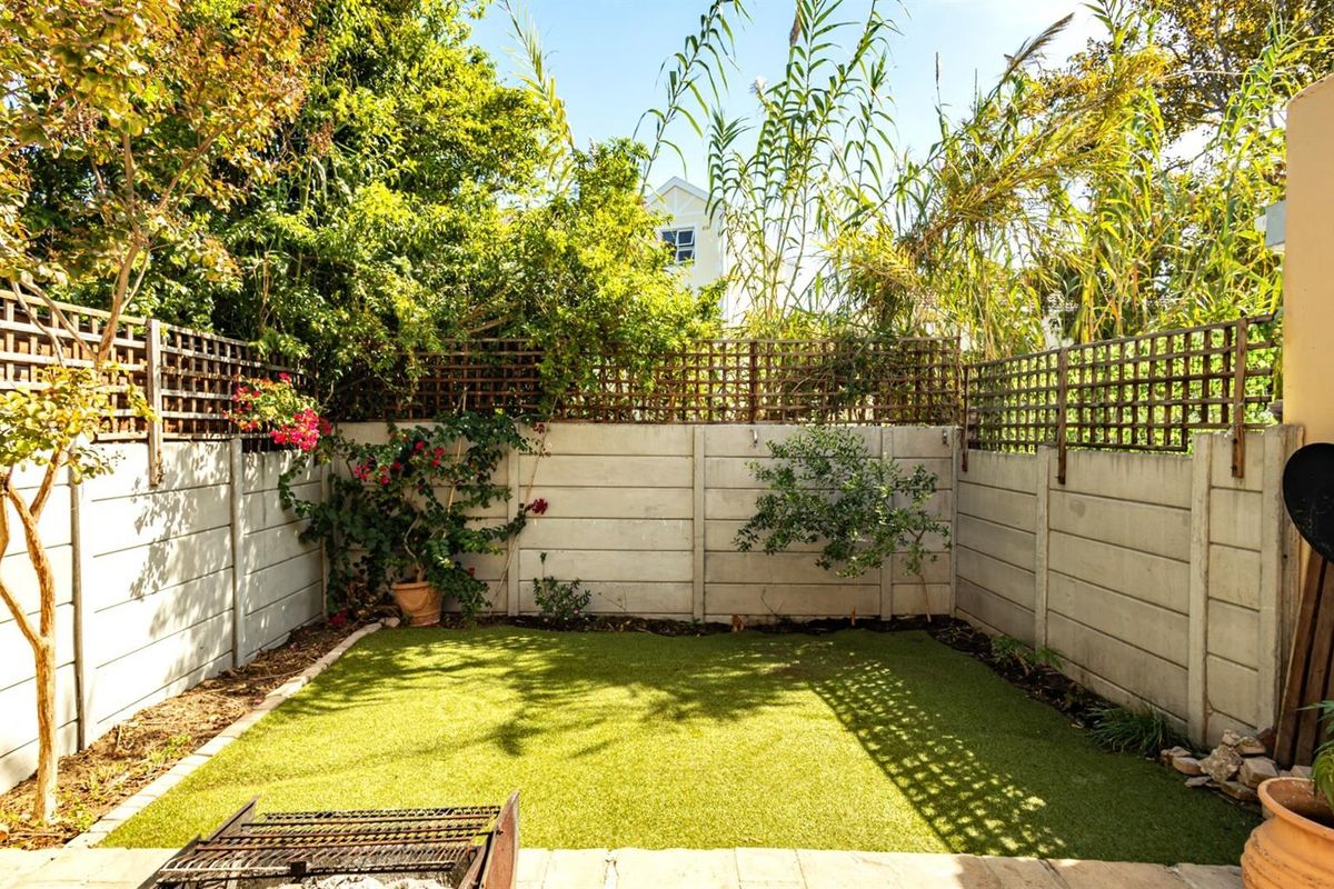 3 Bed Townhouse For Sale in Diep River, Cape Town - Photo 3