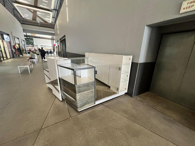 Retail Kiosk Opportunity Village Square, Durbanville - Photo 3