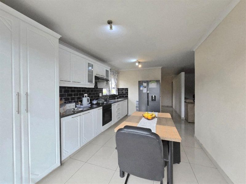 Apartment For Sale in Dawncrest, Verulam, KwaZulu Natal - Photo 3