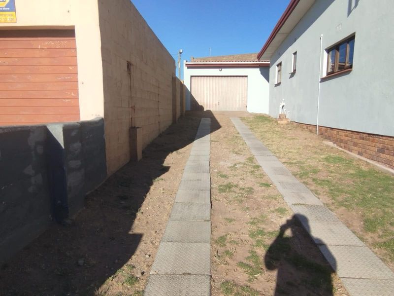3 Bedroom House For Sale in Vredenburg - Photo 5