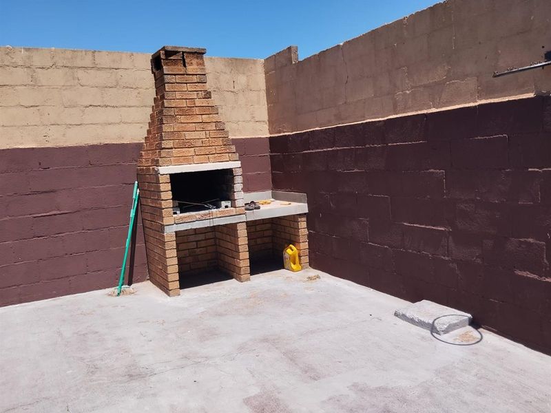 3 Bedroom House For Sale in Vredenburg - Photo 4