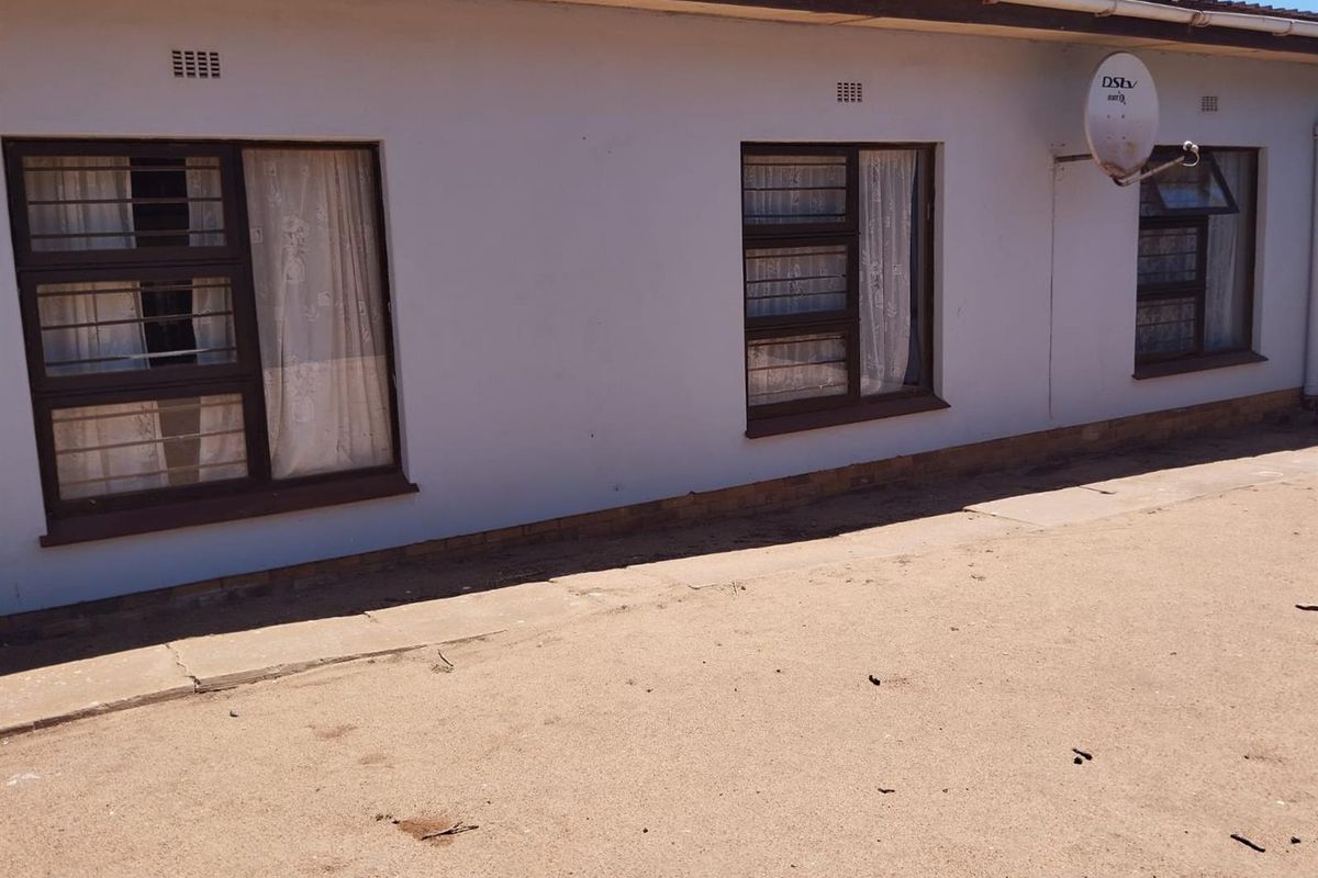 3 Bedroom House For Sale in Vredenburg - Photo 3