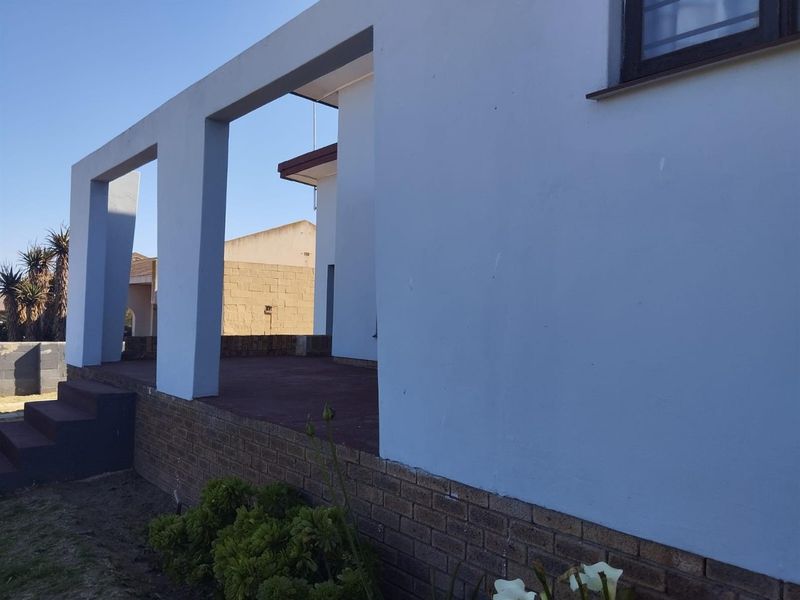 3 Bedroom House For Sale in Vredenburg - Photo 2