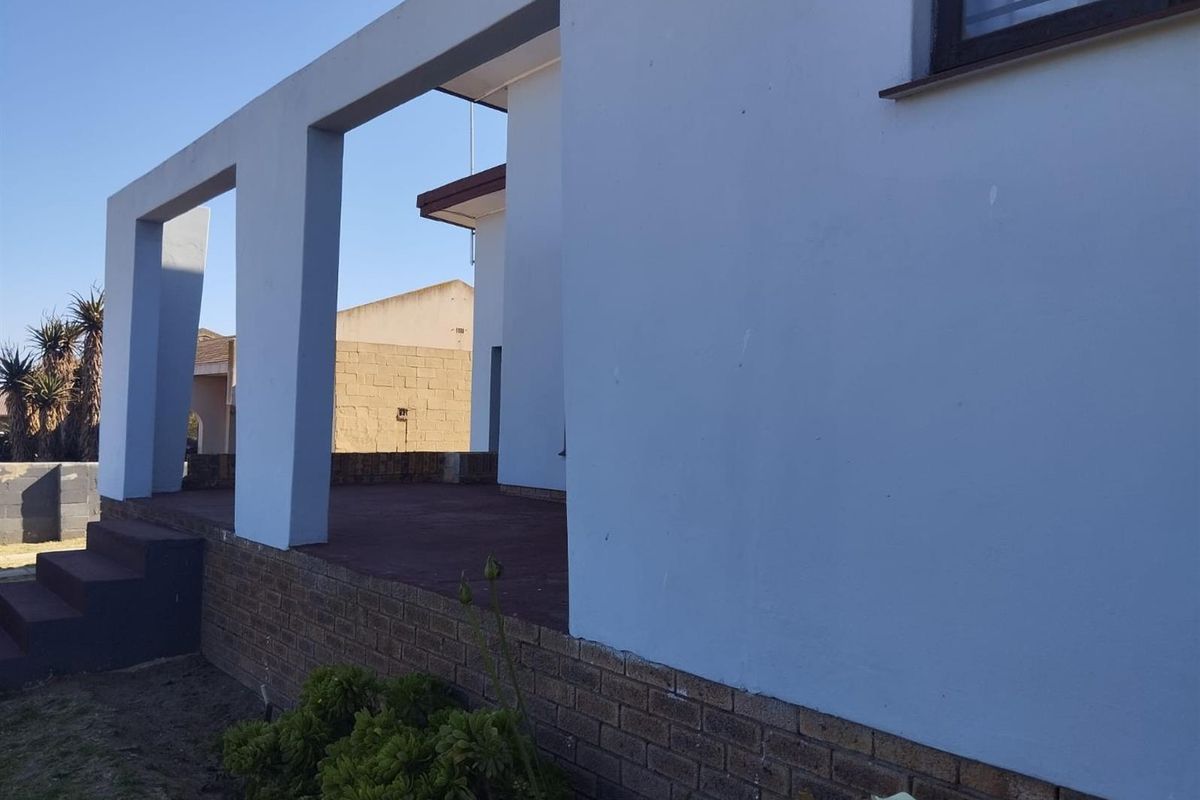 3 Bedroom House For Sale in Vredenburg - Photo 2